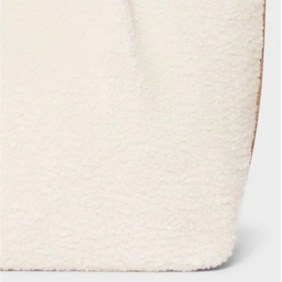 Universal Thread Sherpa XL Tote NWT - Picture 4 of 4